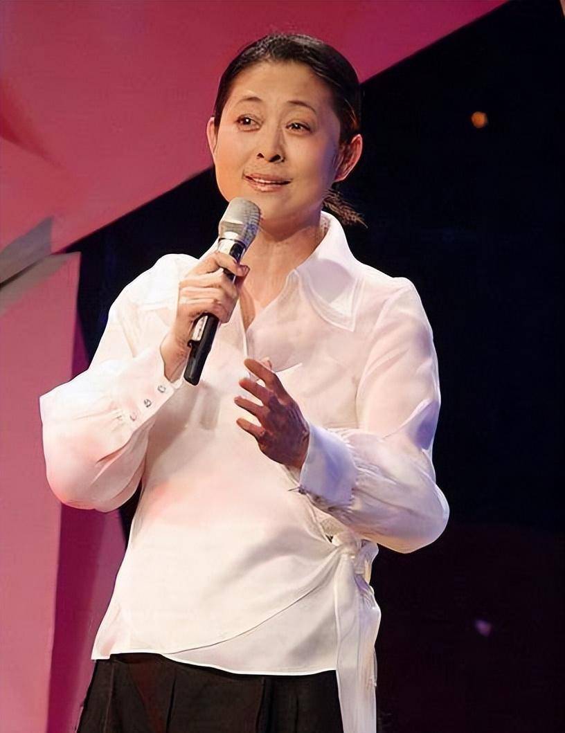 辞掉电视铁饭碗,当演员,这4位前电视主持人,有人火了,有人糊了_倪萍