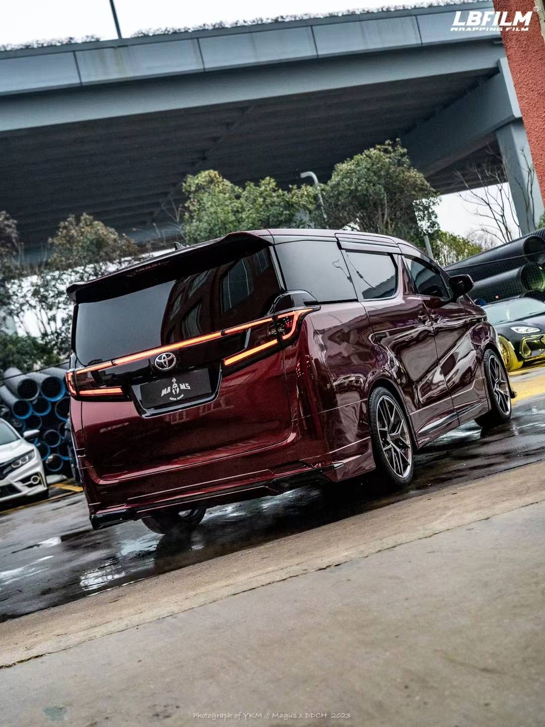 丰田埃尔法lb改色膜液态金属龙血红,液态金属开源者