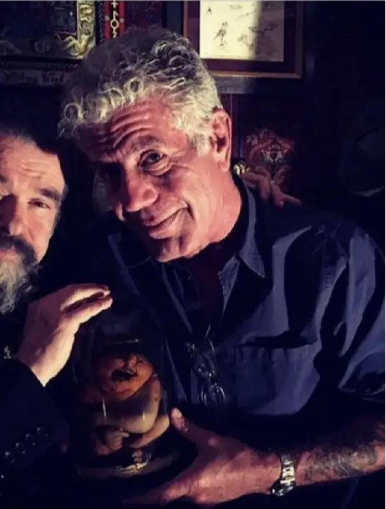 小李子莱昂纳多被曝恐怖照,怀抱婴儿瓶被记者喊话!_照片_网友_标本