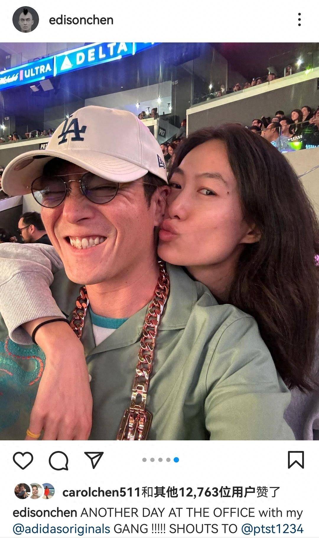 43岁陈冠希带妻女看球赛,获秦舒培贴脸送香吻,6岁女儿神似妈妈_alaia