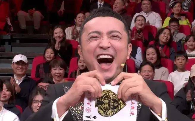 估计刘谦怎么也没有想到,自己亲自选的搭档竟然也穿帮了,如果还是