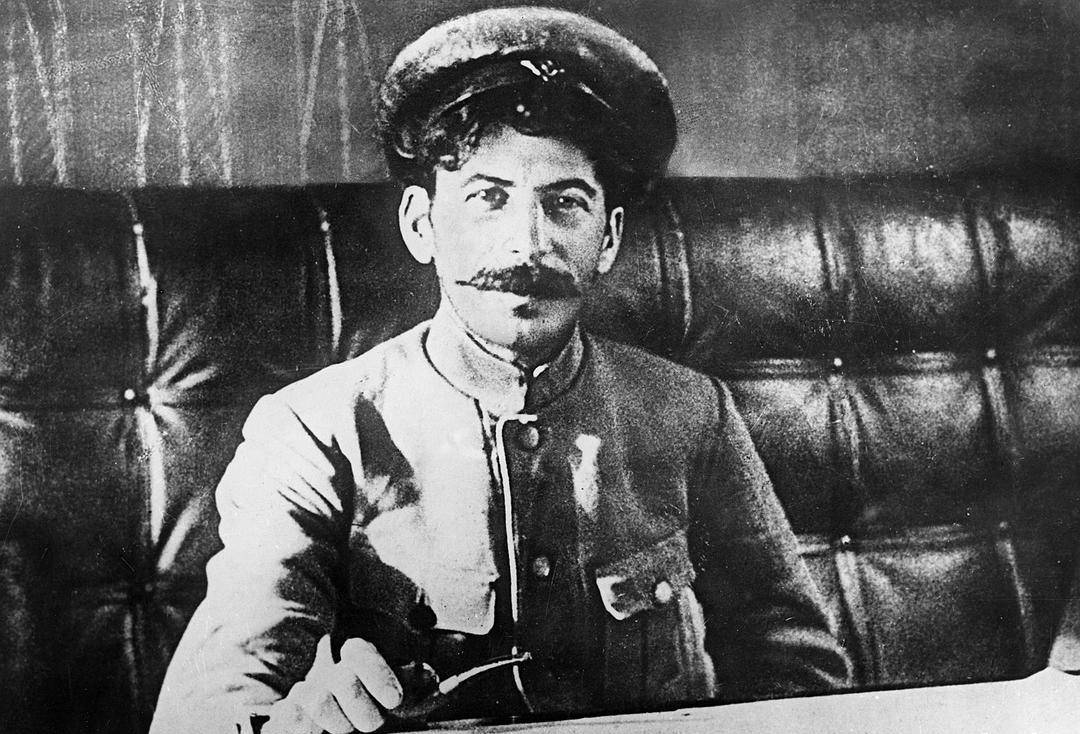 二战苏军顶级战力,把强大的哥萨克人生生打崩,却险些被灭族_卡尔梅克