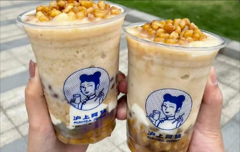 "山东女婿"闯上海,开7000家奶茶店,年入21亿_阿姨_门店_品牌