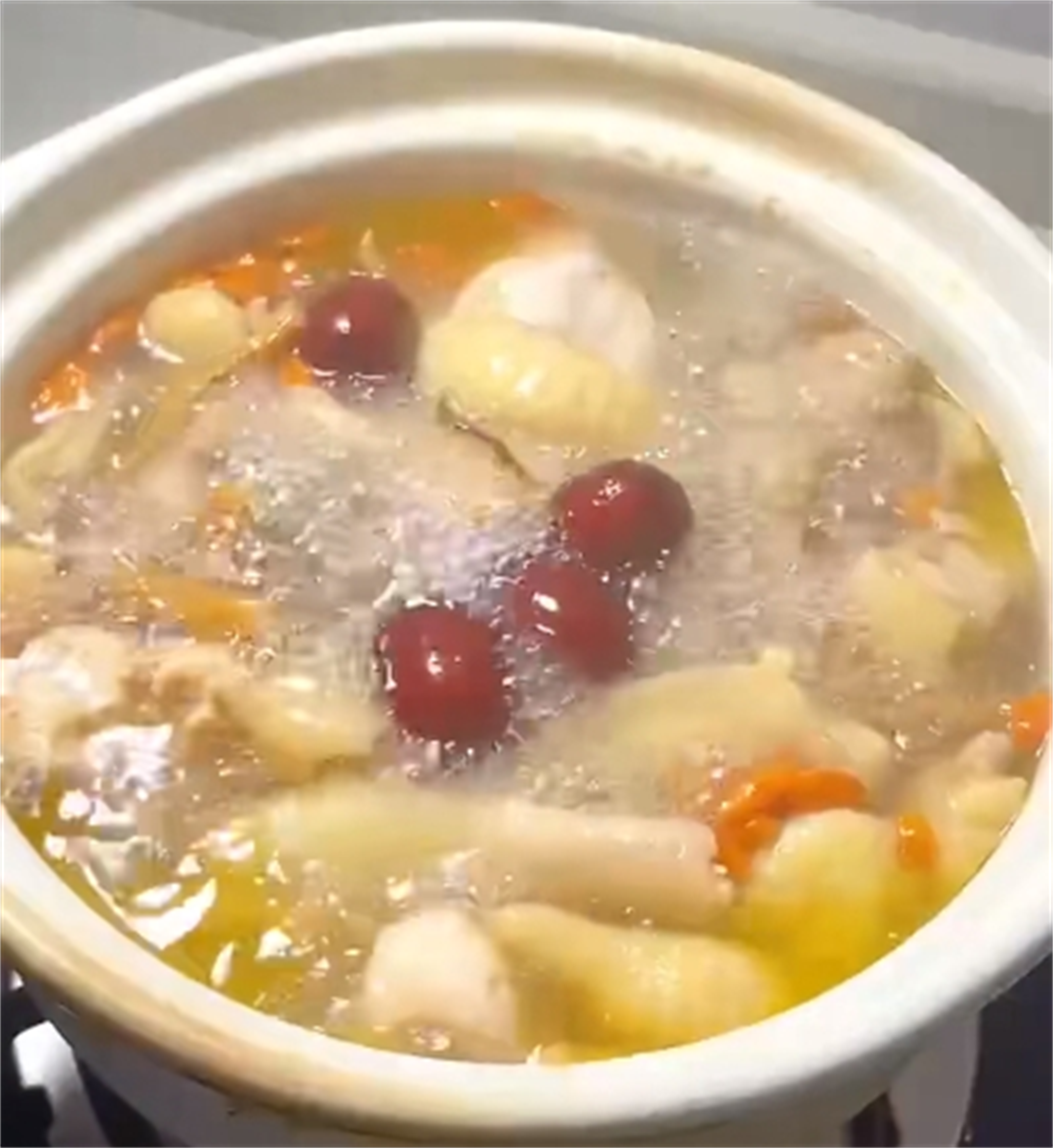 滋补暖心!客家人啊天分享家常党参鸡汤的美味制作教程