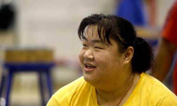 唐功红:奥运会上冒死一举,为国夺金后七窍流血,如今怎样_举重_体育