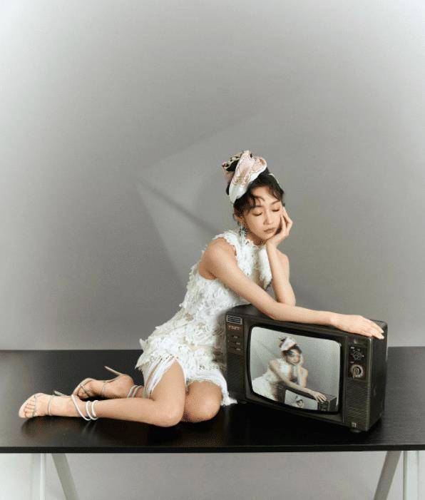 不愧是肖战的"最美师姐",看宣璐穿上缠绕鞋,一般人比不上_时尚_look