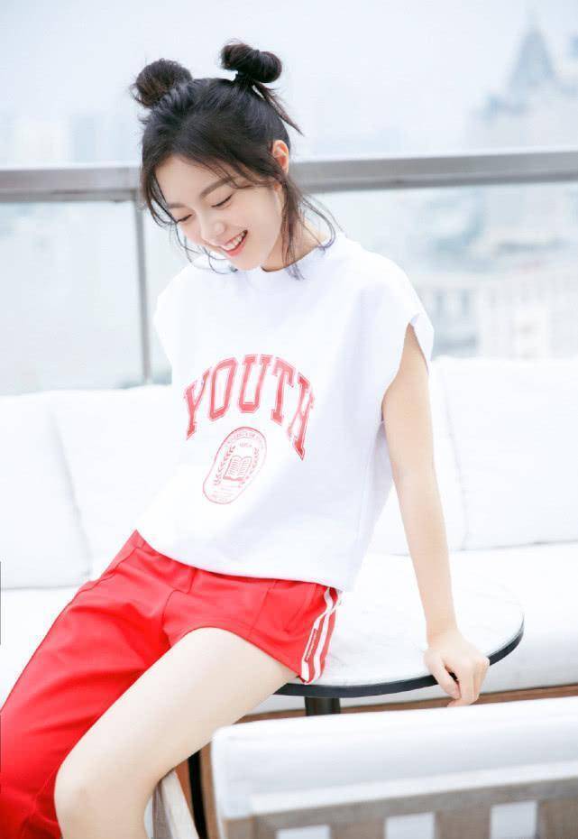 赵今麦大胆挑战"左长裤,右光腿",本以为会很丑,结果却a翻全场_造型