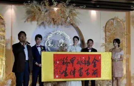 最大金矿63岁董事长,迎娶38岁小娇妻,称自己嫁给了爱情_钱冰_陈景河