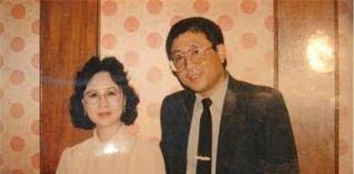 师生恋意外怀孕,堕胎时发现是双胞胎,家喻户晓的女儿