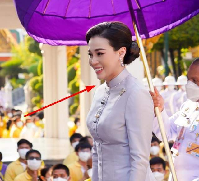 46岁苏提达王后不抗老,有了鱼尾纹和颈纹,扛不住高清摄像机_后宫_王室