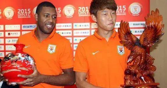 现代型的后卫球员-高准翼_的足球_青训_比赛