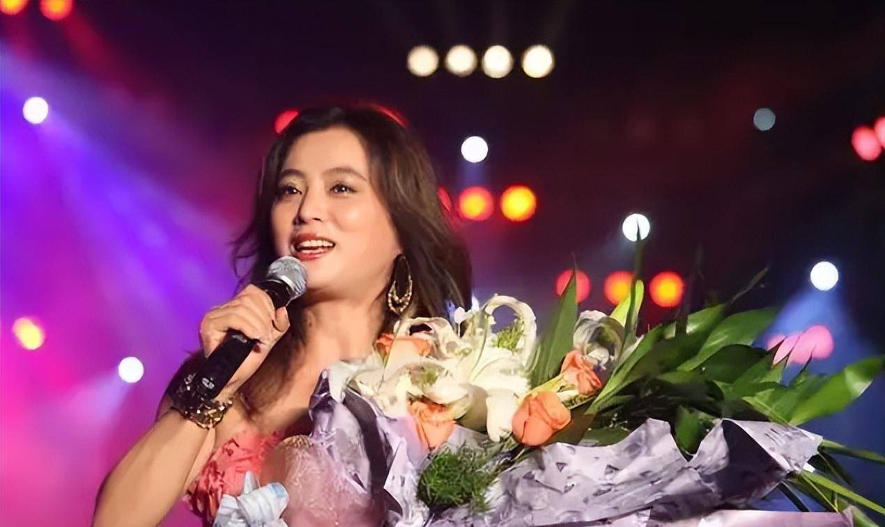 随着儿子杰西逐渐长大,李玲玉又回到了她热爱的艺术事业.