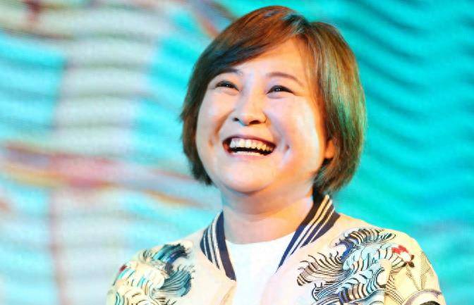 票房80亿 的最高女导演贾玲,看似赢了,实则输了_电影_作品_生活