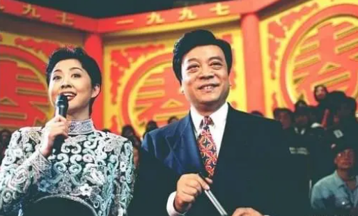 央视名嘴赵忠祥离世留下5亿遗产,亲儿子1分没有,全给了心肝宝_倪萍
