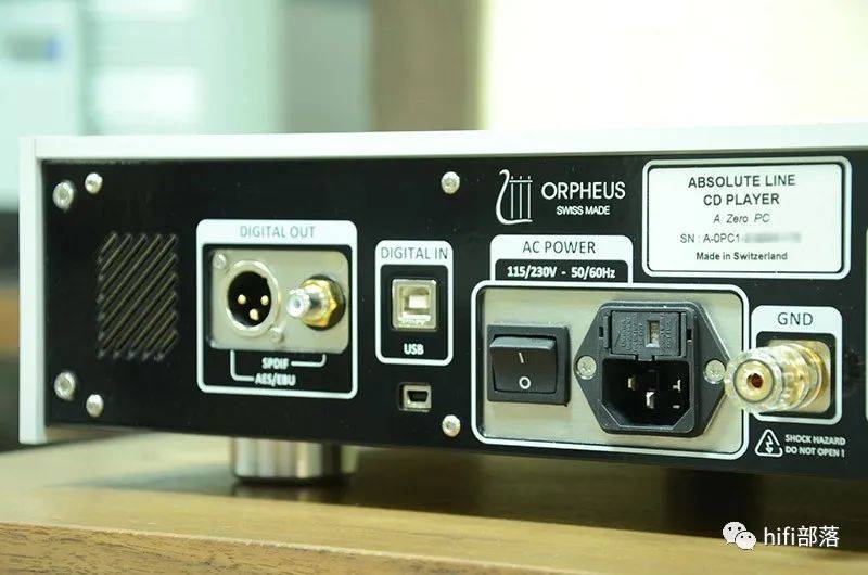 6kg● 尺寸: 440 x 420 x 100 mm● 消耗功率: 15w(使用时),  0.