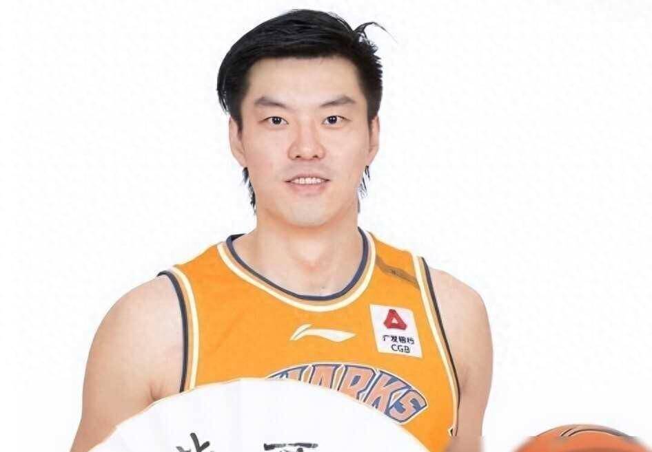 33岁前国手炮轰广东:被要求早上陪领导喝酒遭孤立霸凌_篮球_董瀚麟