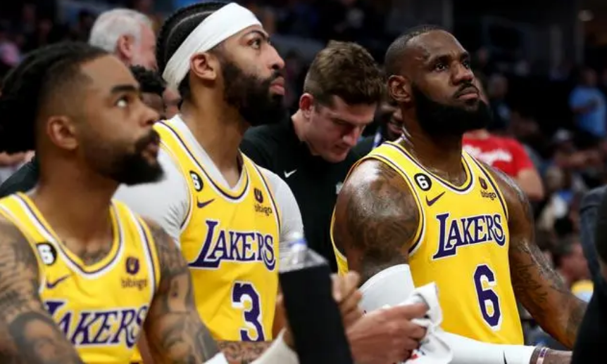 湖人第三巨头爆发,詹姆斯眉毛一起扬起,詹姆斯再创奇迹_拉塞尔_防守