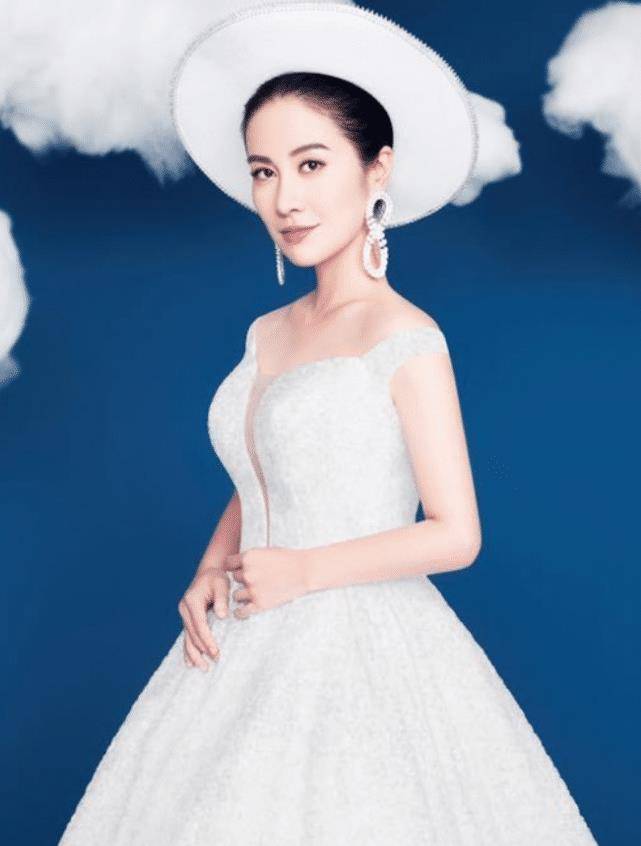 敢穿只服叶璇!穿"渔网裙"秀内搭,普通女子谁敢尝试?_形象_类型_一身