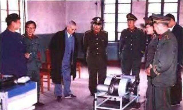 黄维研究永动机可就算是这样,蔡若曙还是要苦苦支撑,毕竟她是家中的