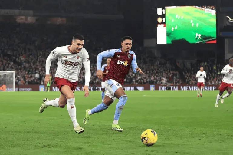 任劳任怨的达洛特如何在曼联成长为顶级右后卫_传球_球员_赛季