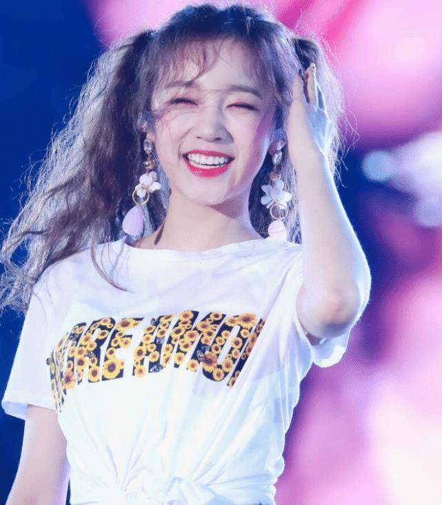 有种"整容"叫宋雨琦的黑长直,本以为会很幼稚,没想到a翻全场_时尚