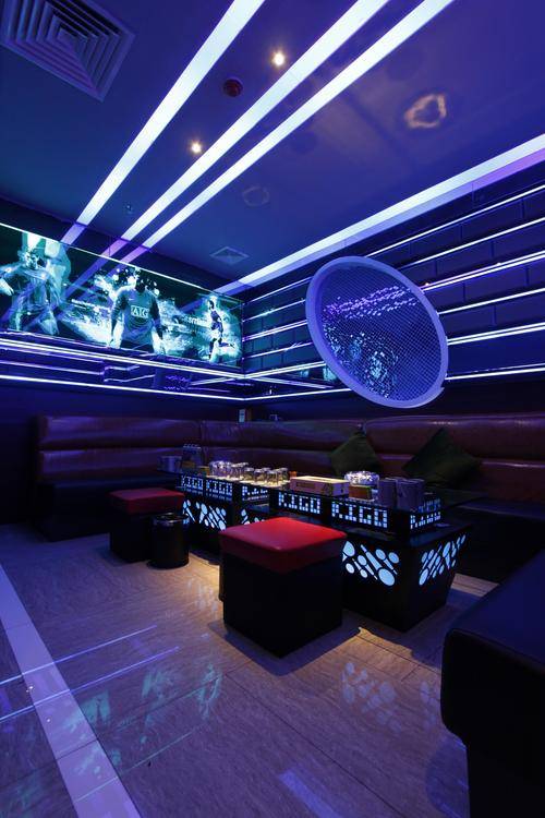 揭秘ktv装修魔法:巨嗨点歌系统加持下的门面改造术_顾客_娱乐_设备