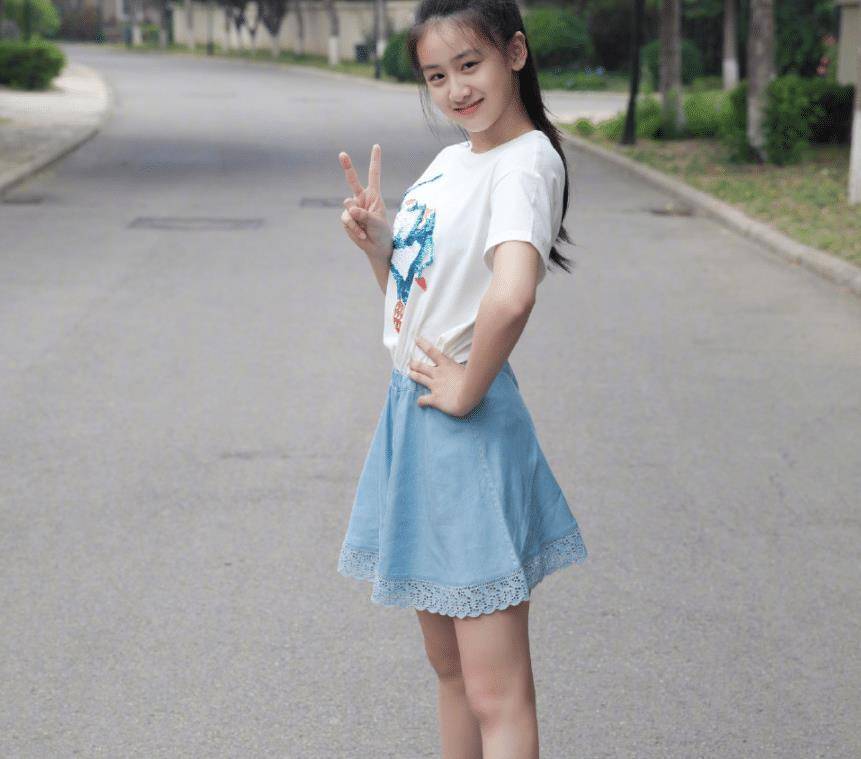 叶一茜又晒森碟美照,有谁注意她的大长腿,真是p都不敢这么p_感觉_元气