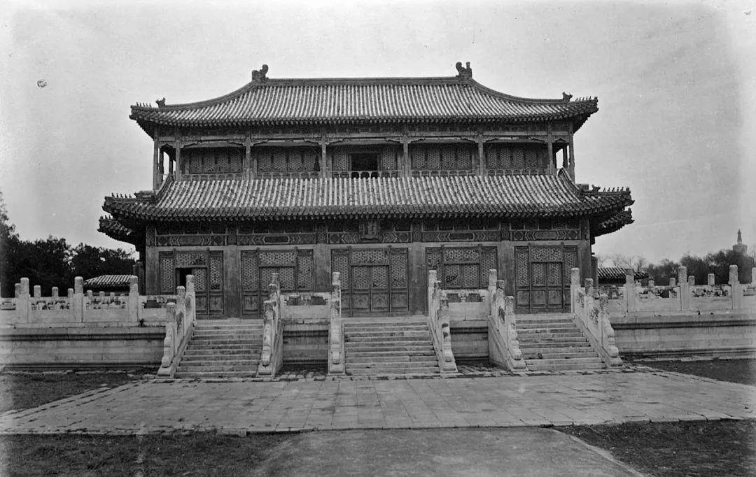 唐鲁孙先生写紫光阁,录前人诗,所谓"紫光台阁比凌烟,自古奇勋在定边".