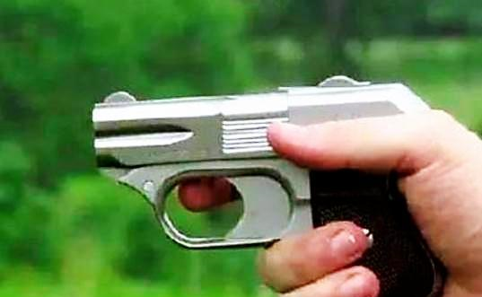 cop357德林杰手枪的结构非常紧凑,而且大部分零部件使用了优质不锈钢