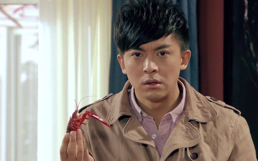 "李佳航饰演的张伟真的太经典,把那种倒霉猥琐的形象,展现得淋漓尽致