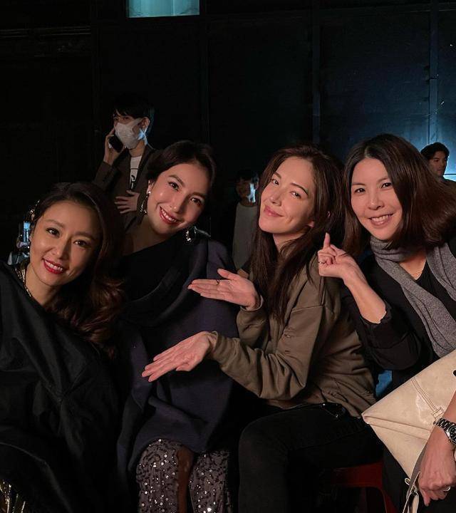 力证感情恩爱后林心如醉心工作,晒闺蜜探班合照频露甜笑状态佳_霍建华