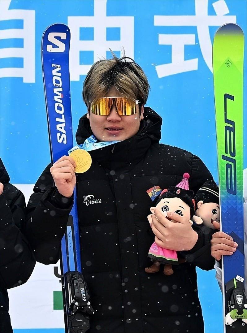 半决赛和决赛,赵伟博都是从出发就领先,在后面对手