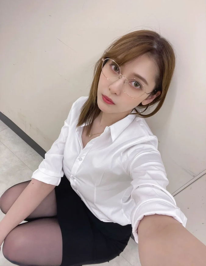 安洁拉芽衣:日本混血模特,时尚界的新领军人物,给大