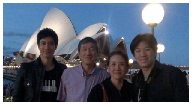 王力宏领爸妈游览三亚,一家三口惊人相似度,颜值爆表!_家庭_父母_传承