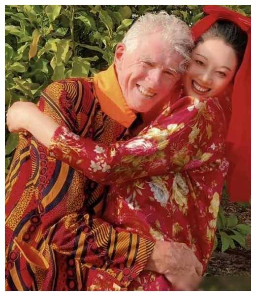 与杜可风贴脸合照,甜蜜搂抱挽手,开心快乐!_艺术_婚礼_爱情