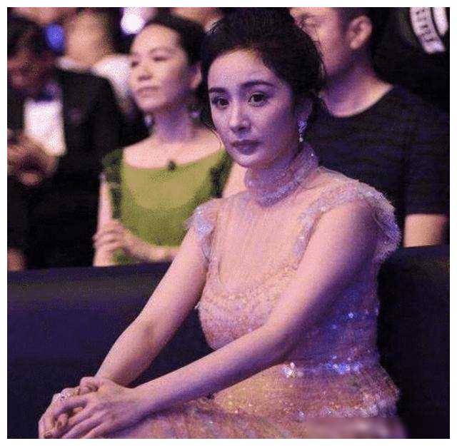 杨幂初中无人表白,初三照片曝光,网友称谁敢追?_女神_成长_故事