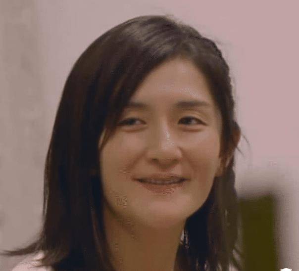 太阳女神谢娜"素颜照"曝光,离开10级美颜后,这才是39岁的模样_网友