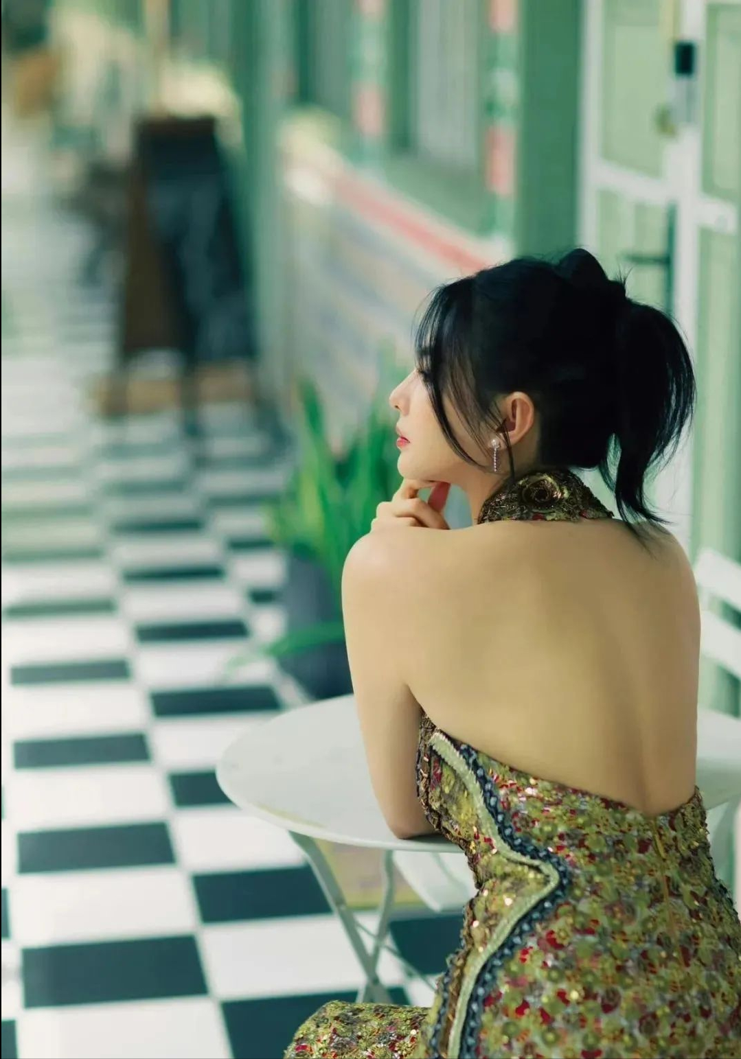 杨幂张雨绮旗袍写真大赏:身材真丰腴秒变"大号水蜜桃",性感又迷人