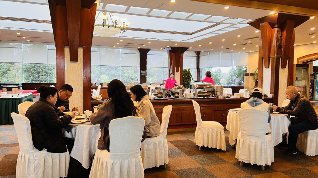 本场比赛a,b冠军以及c组冠亚季军还获得2024湃肯·"冯珊珊学院杯"国际