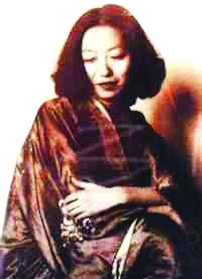 张爱玲对胞弟张子静薄情背后原因,藏在《小团圆》这段真实描述里_姐姐