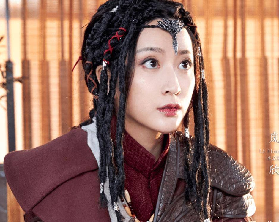 还有一位女主是于乃佳出演的,于乃佳演过《藏红》《骑士的手套》