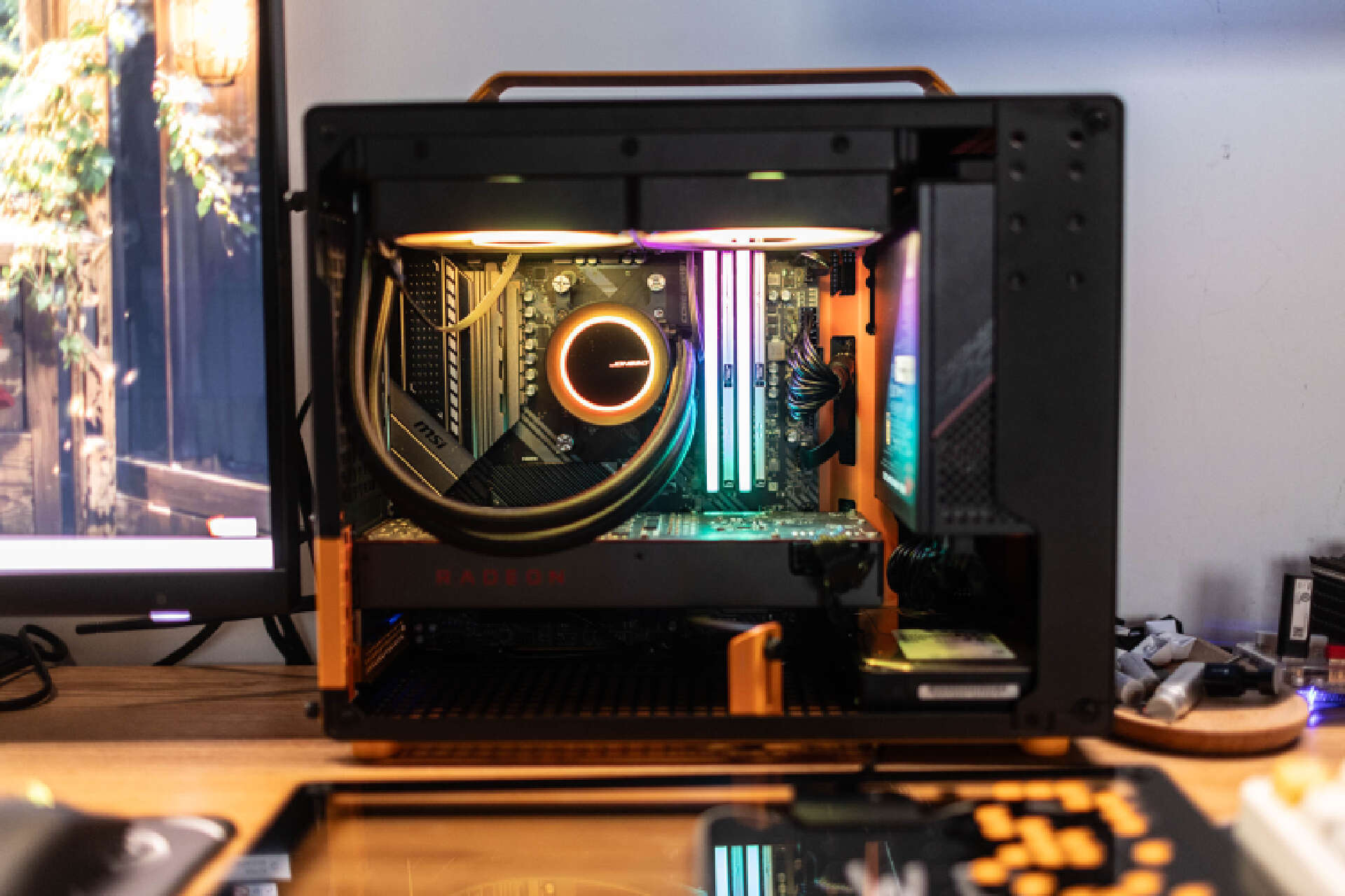 高颜值带提手的matx小机箱,价格亲民用料夸张_配置_乔思伯_支架