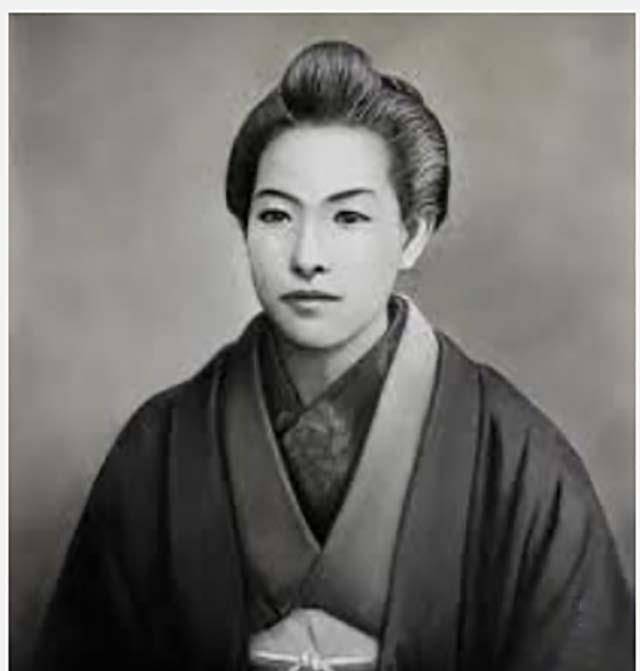 了钱币上——2004年发行的5000日元上,就有着一个二十多岁的女子头像