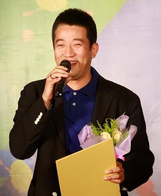 他是蒋勤勤的初恋,分手后娶了别的人,弥留之际念的却是蒋勤勤_校园