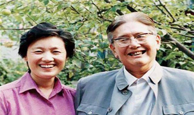 乔冠华:娶年轻22岁妻子后,坚持过两人世界,把儿女逐出家门_章含之