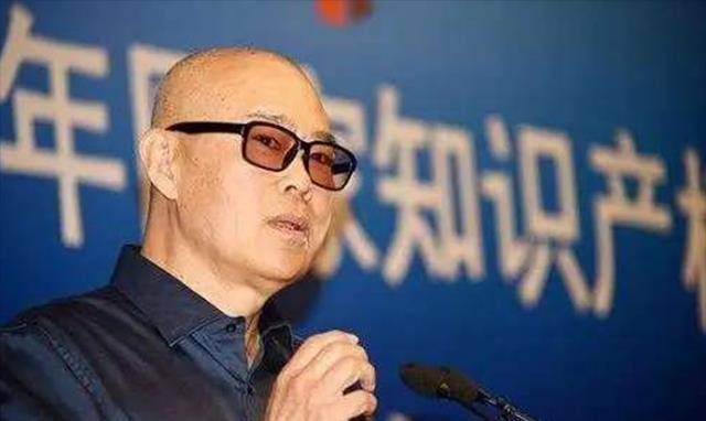 小学肄业的"童话大王"郑渊洁,因为一篇作文,儿子也成小学学历_教育