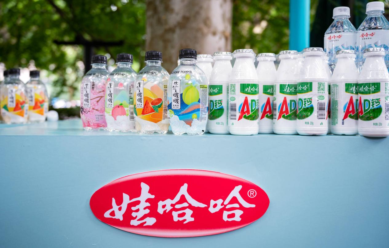 娃哈哈不仅仅是一瓶饮料,还承载许多人的童年回忆_酸奶_小孩_宗庆