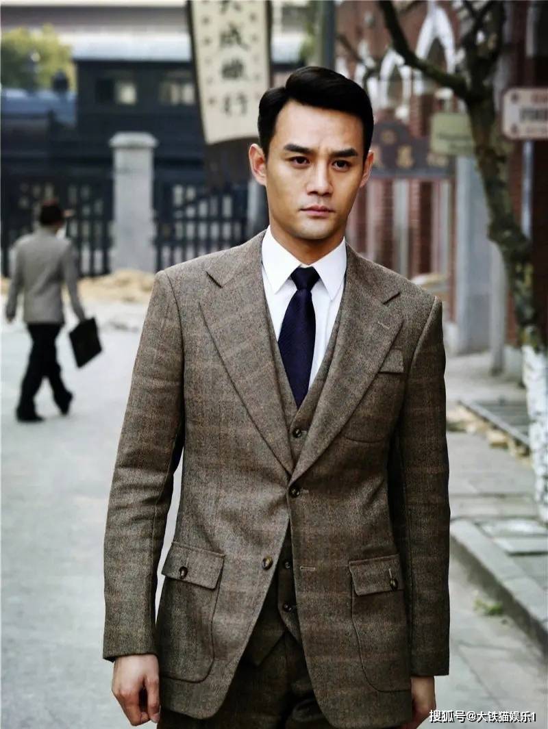 表面上是小演员,其实是经纪公司大老板,这些明星个个手下有强兵_王凯