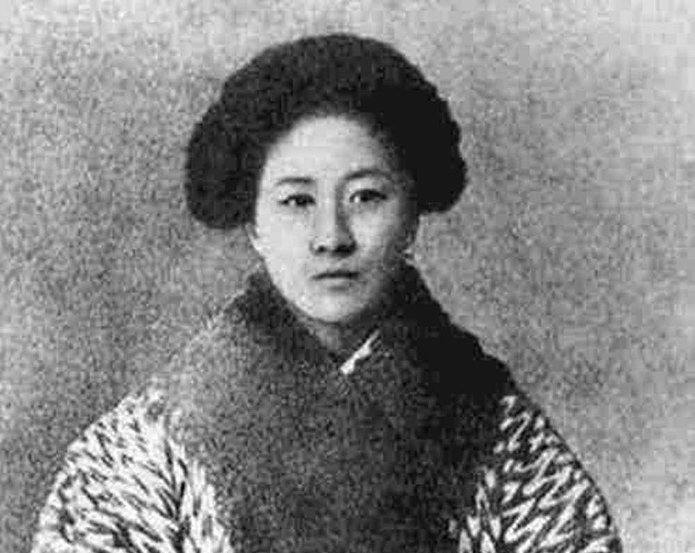 这个合适的时机或许就是北京之行,在秋瑾男女平权意识和家庭革命实践