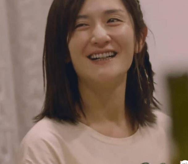 太阳女神谢娜"素颜照"曝光,离开10级美颜后,这才是39岁的模样_网友